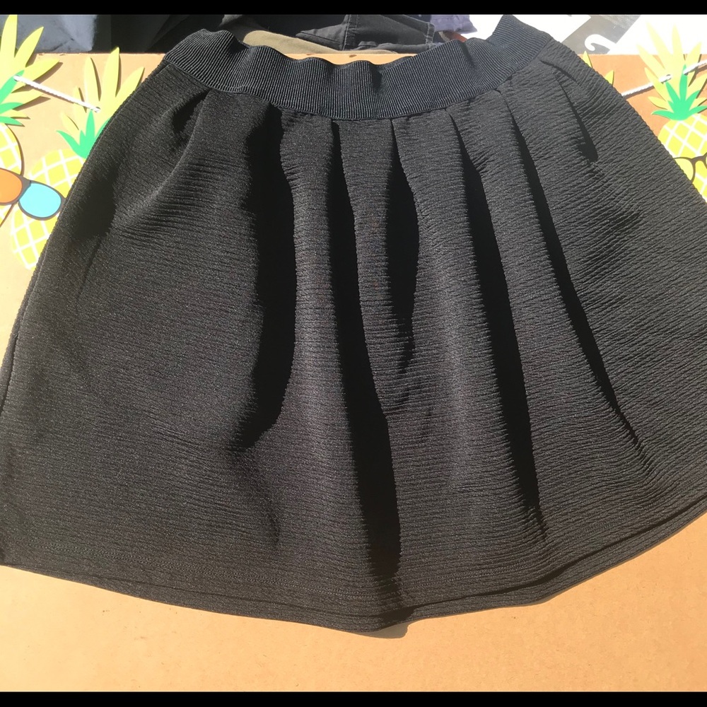 NWOT LAUREN CONRAD SIZE M HIGH WAISTED SLOWY SKIRT